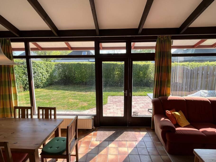 Knusse Bungalow Op Groen Park! Ouddorp Exterior foto
